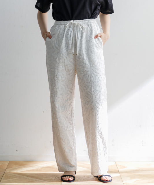 【WOMEN】LEIN / リバースアップリケパンツの写真