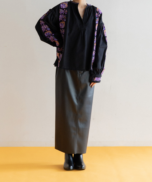 【WOMEN】LEIN リボンテープ刺繍ブラウスの写真