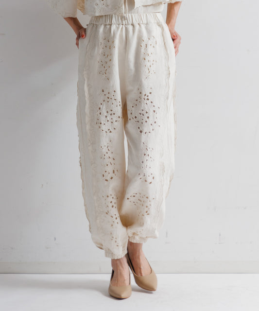 【WOMEN】LEIN コットンリネン切り抜き刺繍パンツの写真
