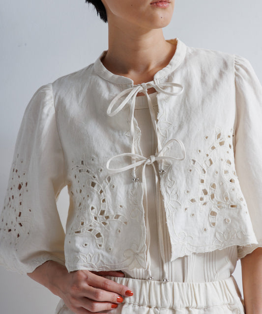 【WOMEN】LEIN コットンリネン切り抜き刺繍シャツの写真