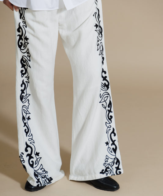 【WOMEN】LEIN / コットンリネンアリ刺繍パンツ の写真