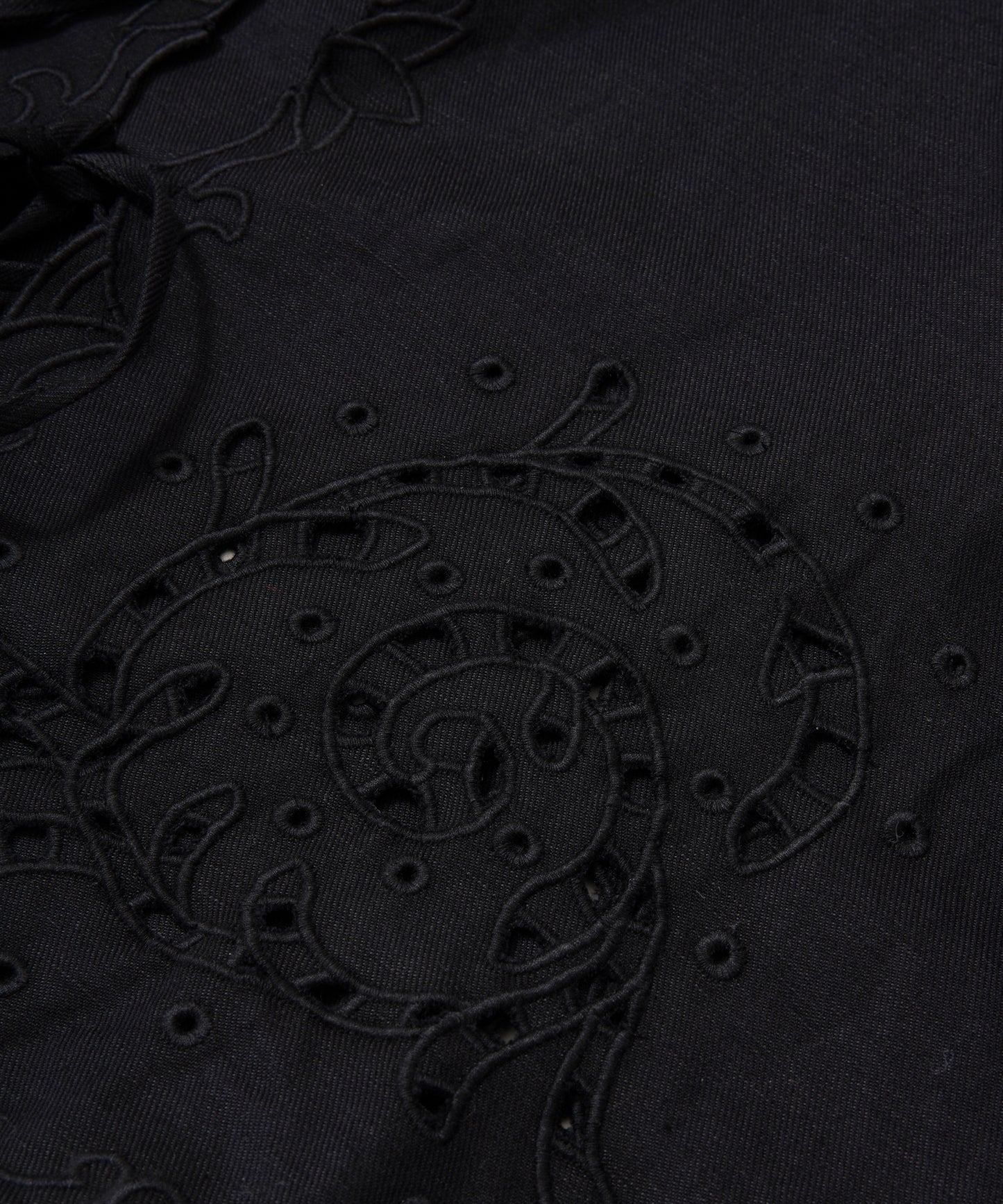 【WOMEN】LEIN コットンリネン切り抜き刺繍シャツ