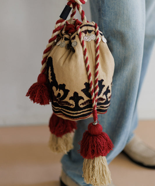 【MEN , WOMEN】LEIN マティ幾何学柄刺繍ドロストバッグの写真