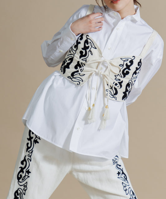 【WOMEN】LEIN / コットンリネンアリ刺繍ビスチェの写真