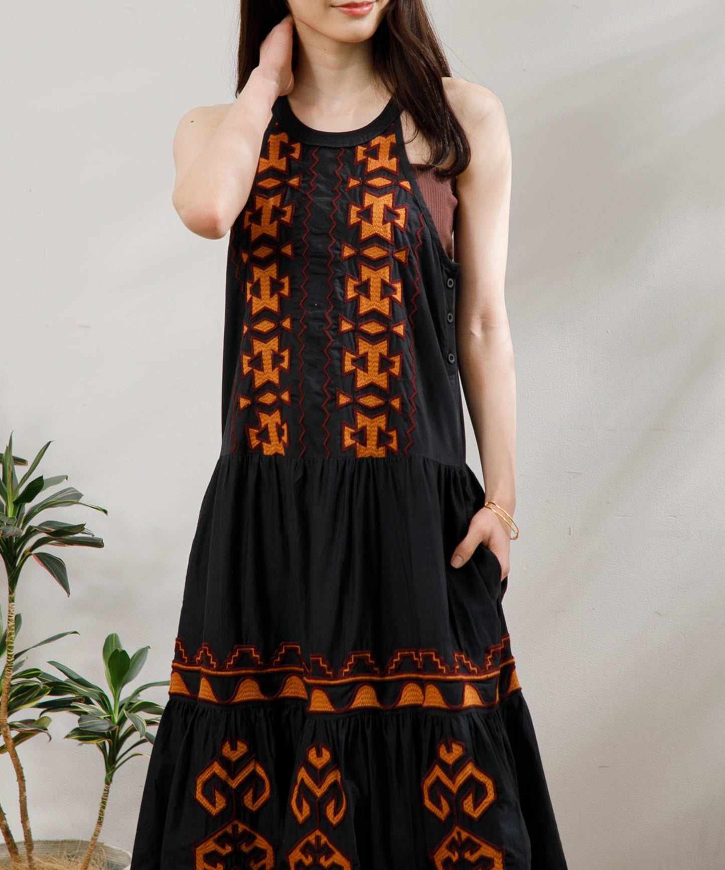 【WOMEN】LEIN / 幾何学柄刺繍ワンピース