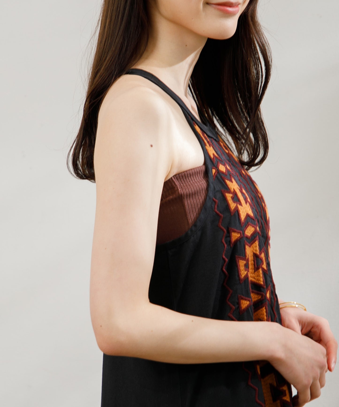 【WOMEN】LEIN / 幾何学柄刺繍ワンピース
