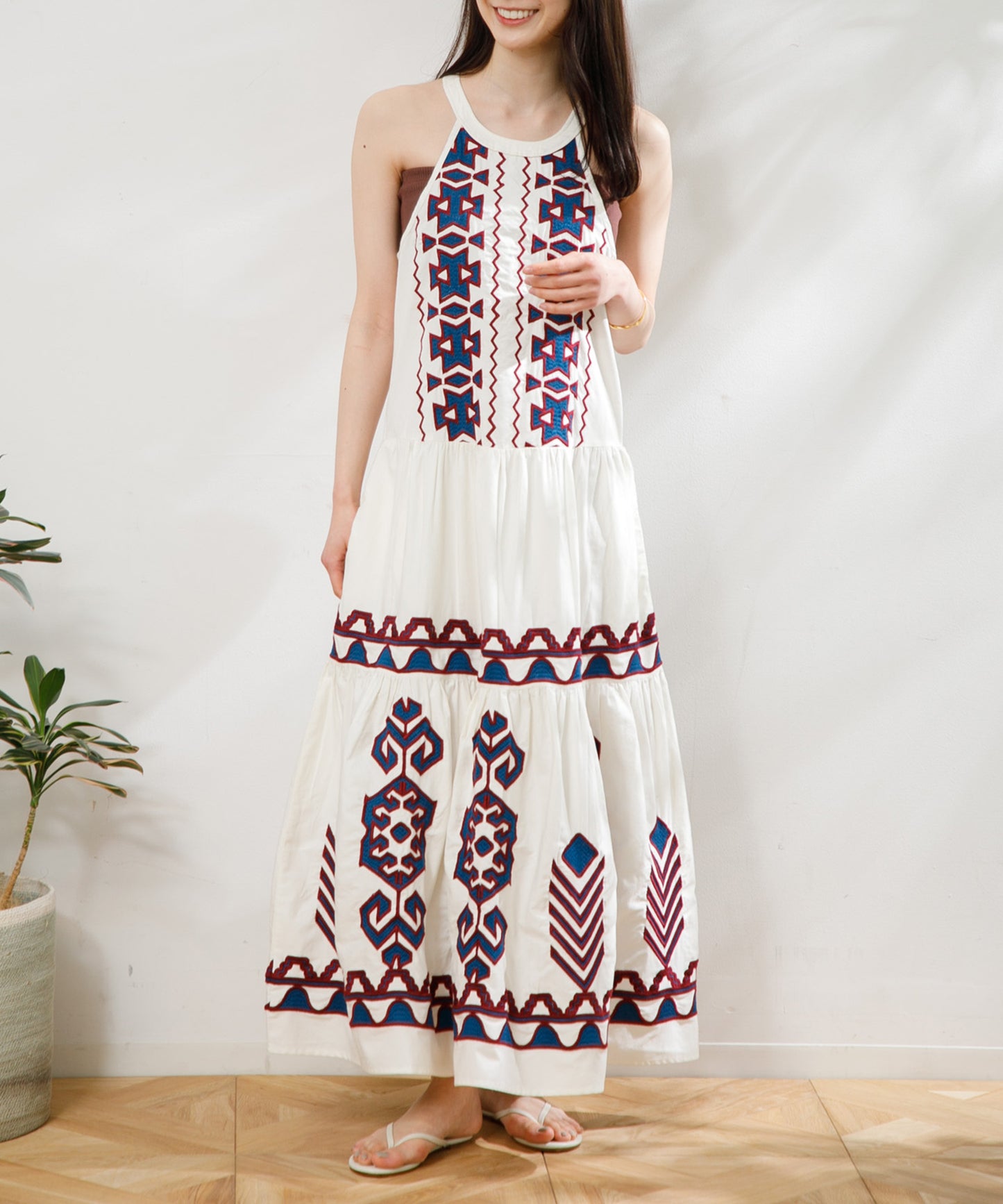 【WOMEN】LEIN / 幾何学柄刺繍ワンピース