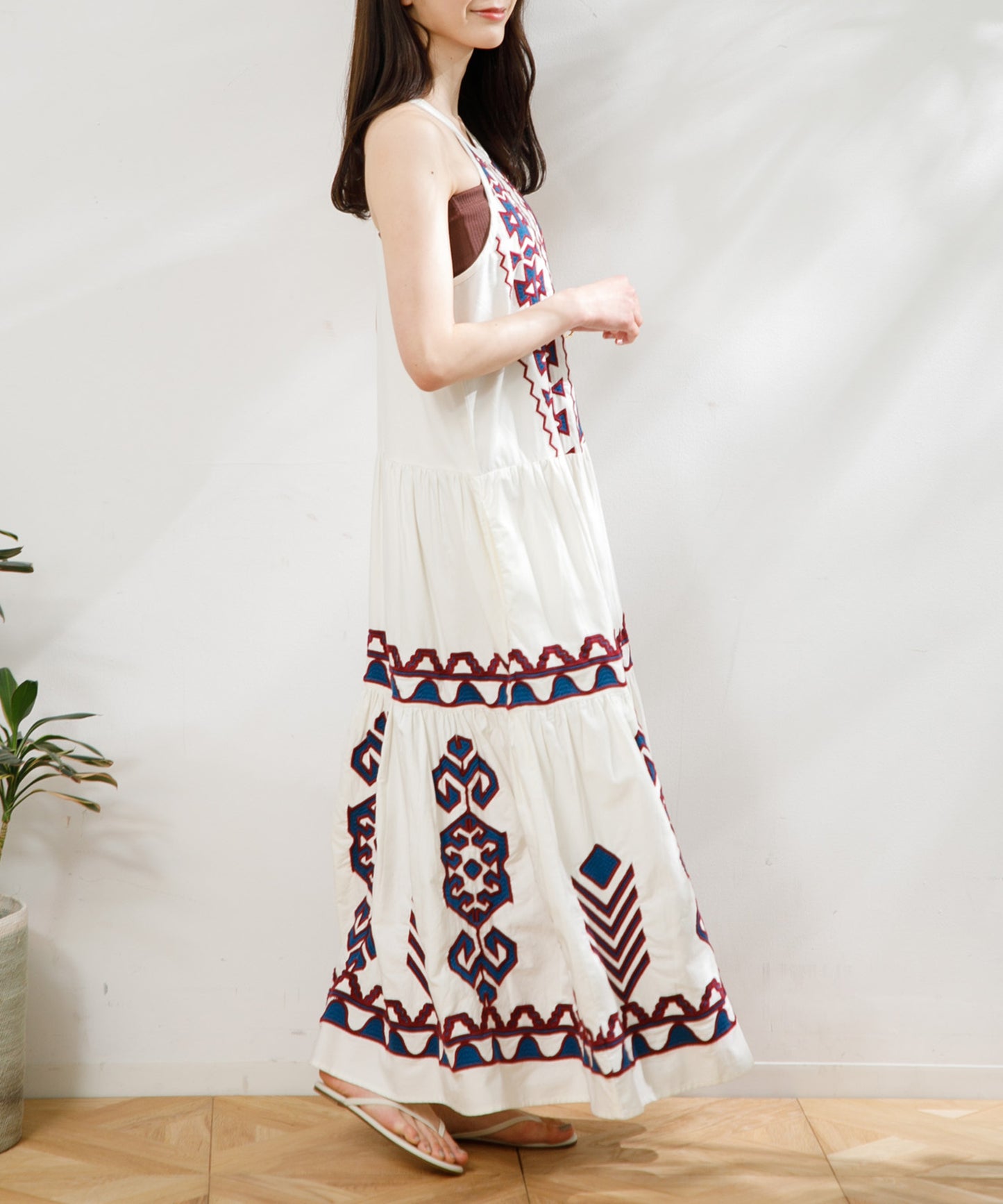 【WOMEN】LEIN / 幾何学柄刺繍ワンピース
