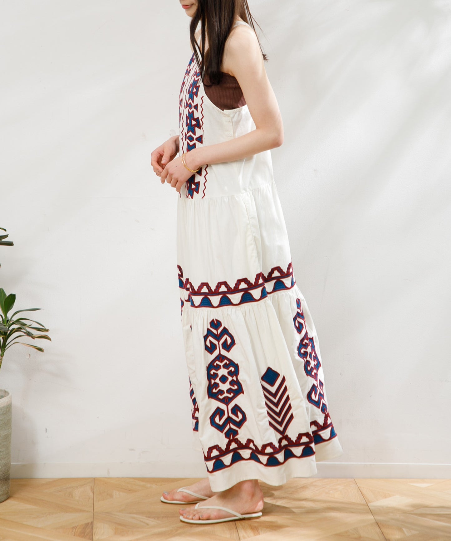 【WOMEN】LEIN / 幾何学柄刺繍ワンピース