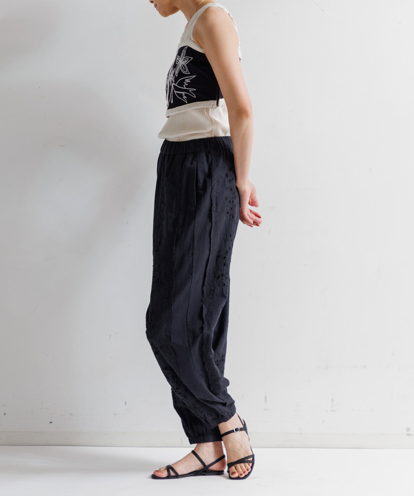 【WOMEN】LEIN コットンリネンアリ刺繍ビスチェ