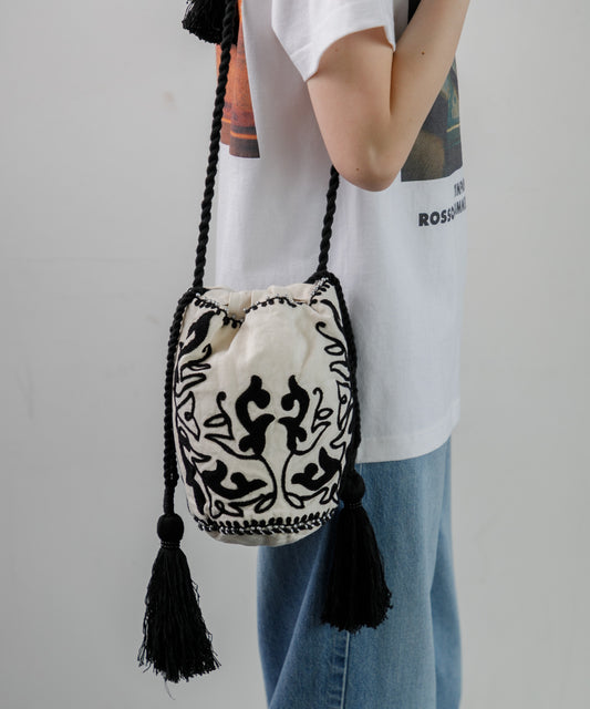 【WOMEN】LEIN / コットンリネンアリ刺繍巾着バッグ　の写真