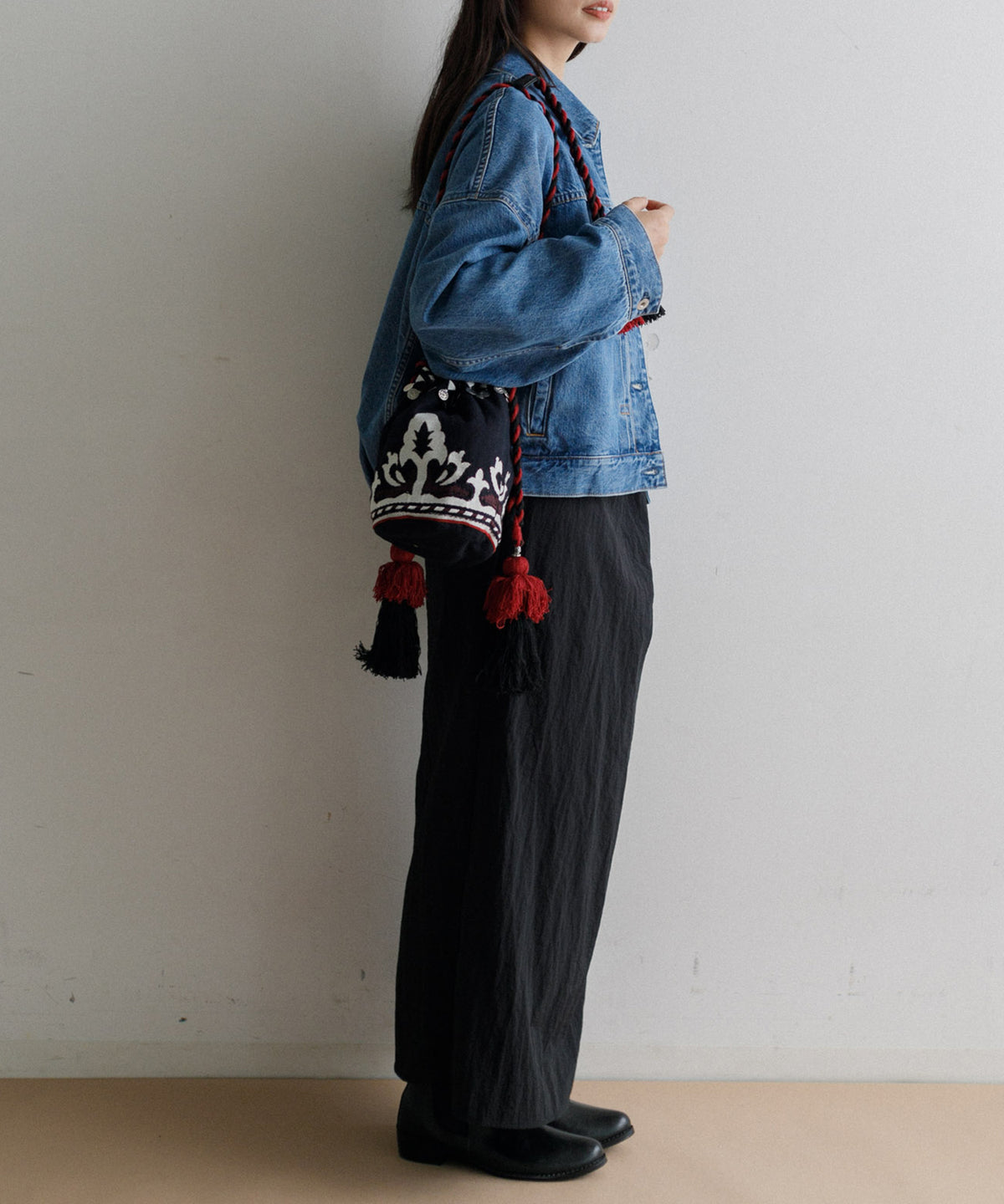 【MEN , WOMEN】LEIN マティ幾何学柄刺繍ドロストバッグ