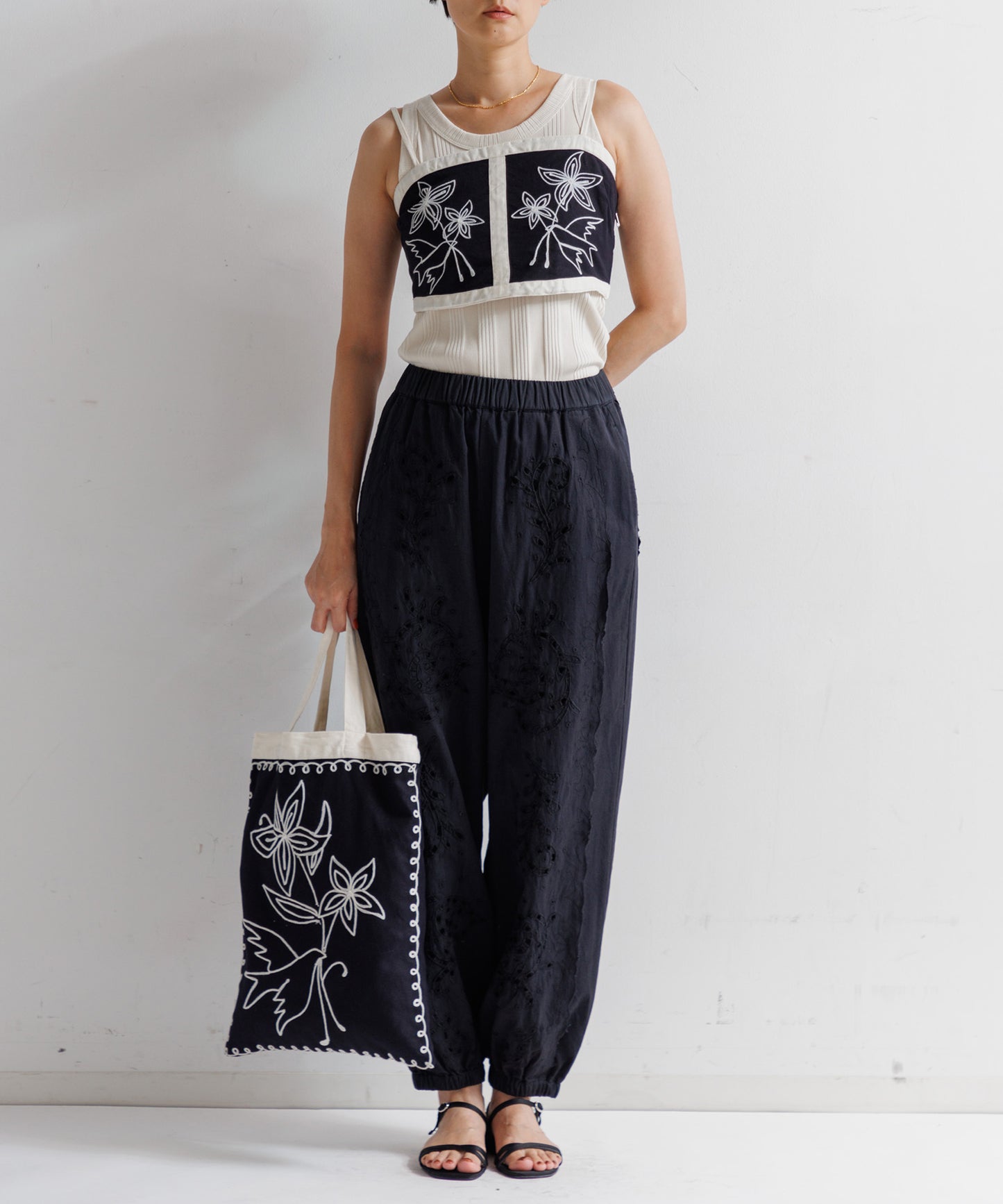 【WOMEN】LEIN コットンリネンアリ刺繍ビスチェ