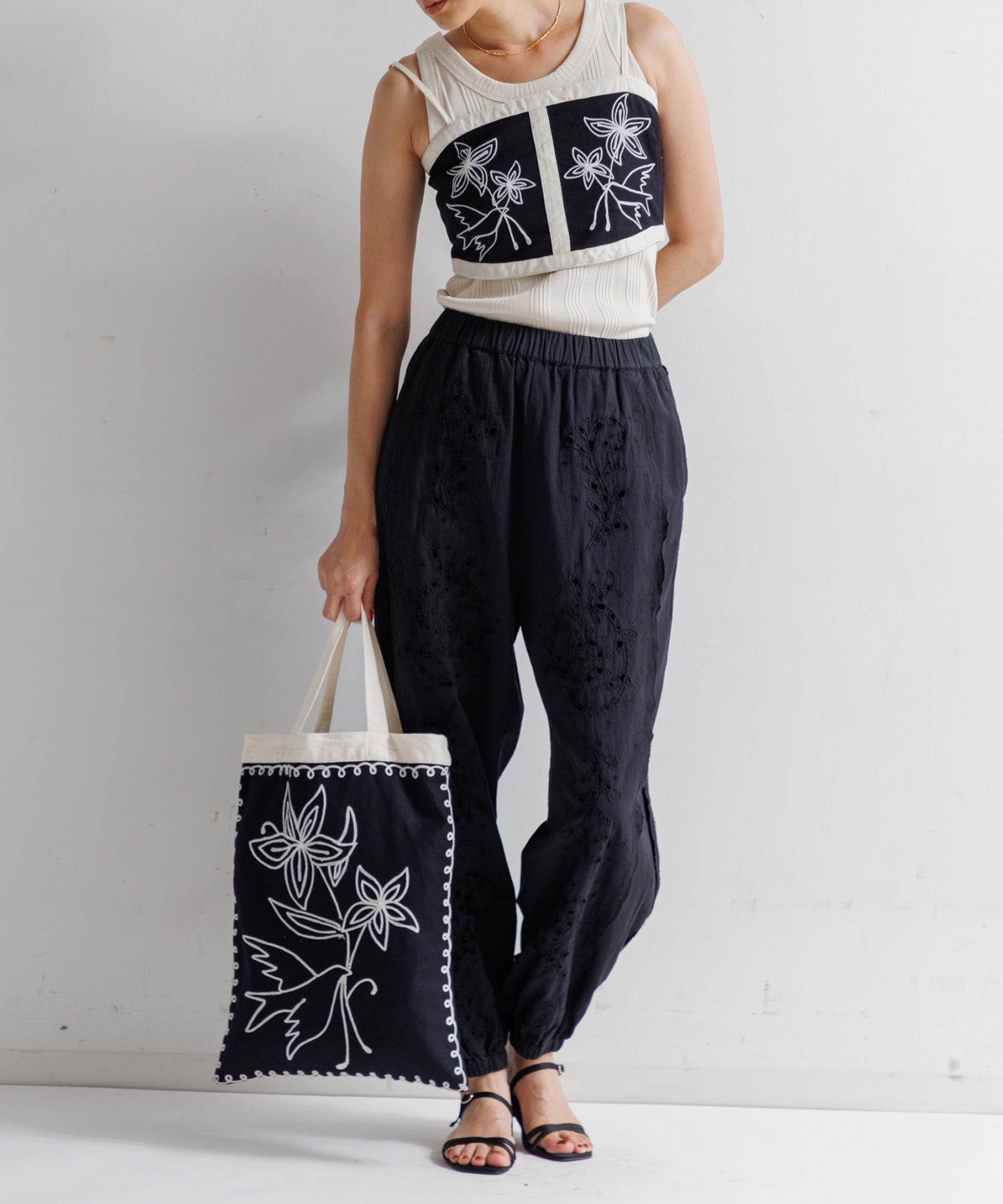 【WOMEN】LEIN コットンリネンアリ刺繍ビスチェ