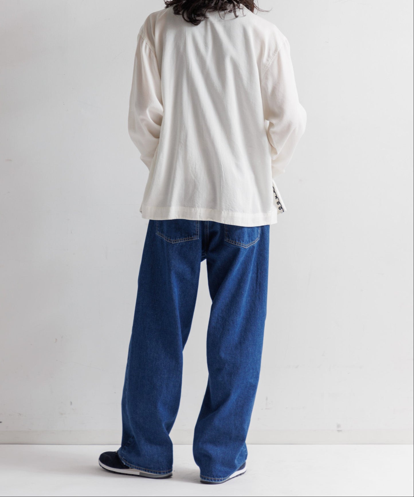 【MEN , WOMEN】LEIN / ボタニカルアリ刺繍シャツ