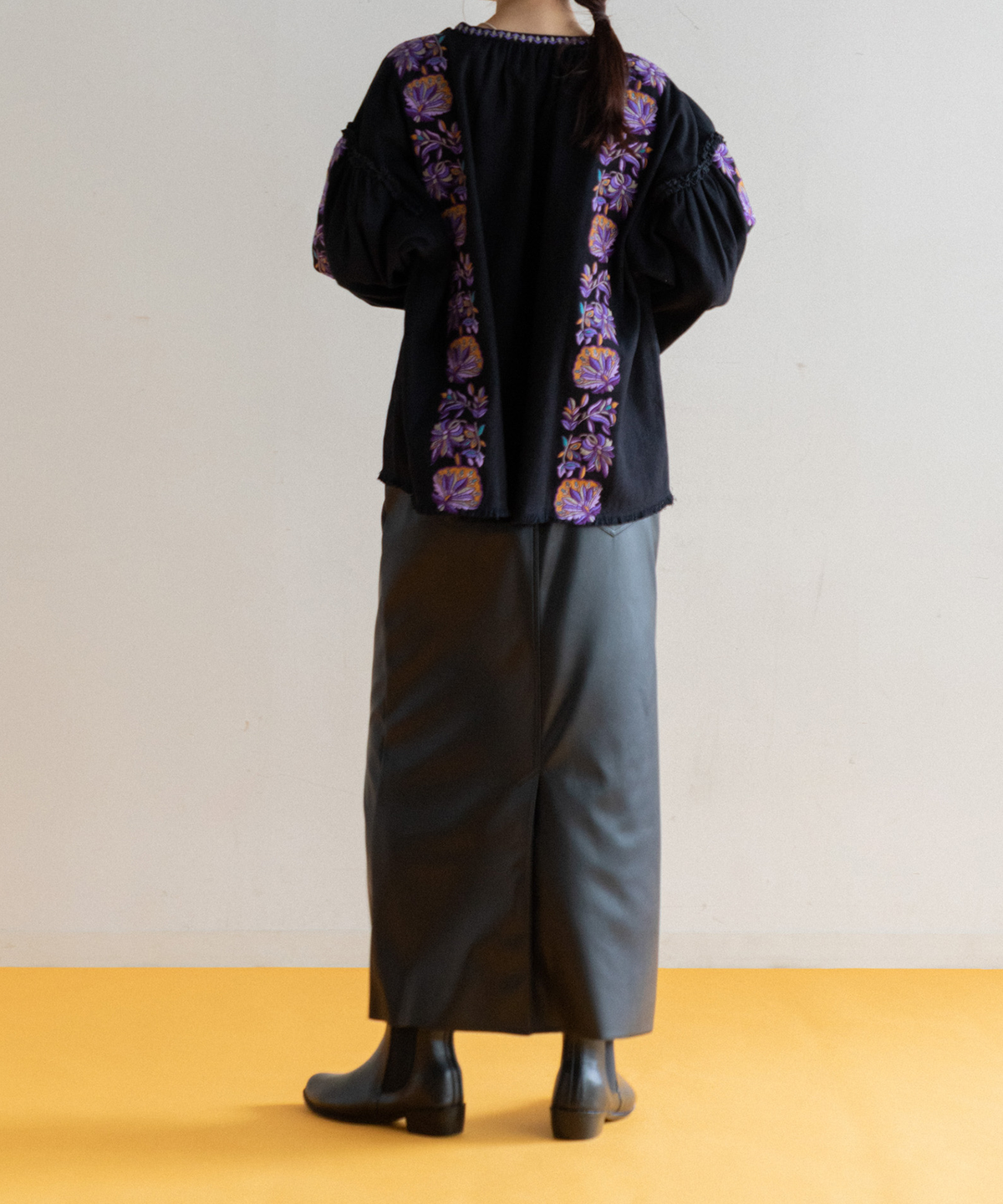 【WOMEN】LEIN リボンテープ刺繍ブラウス