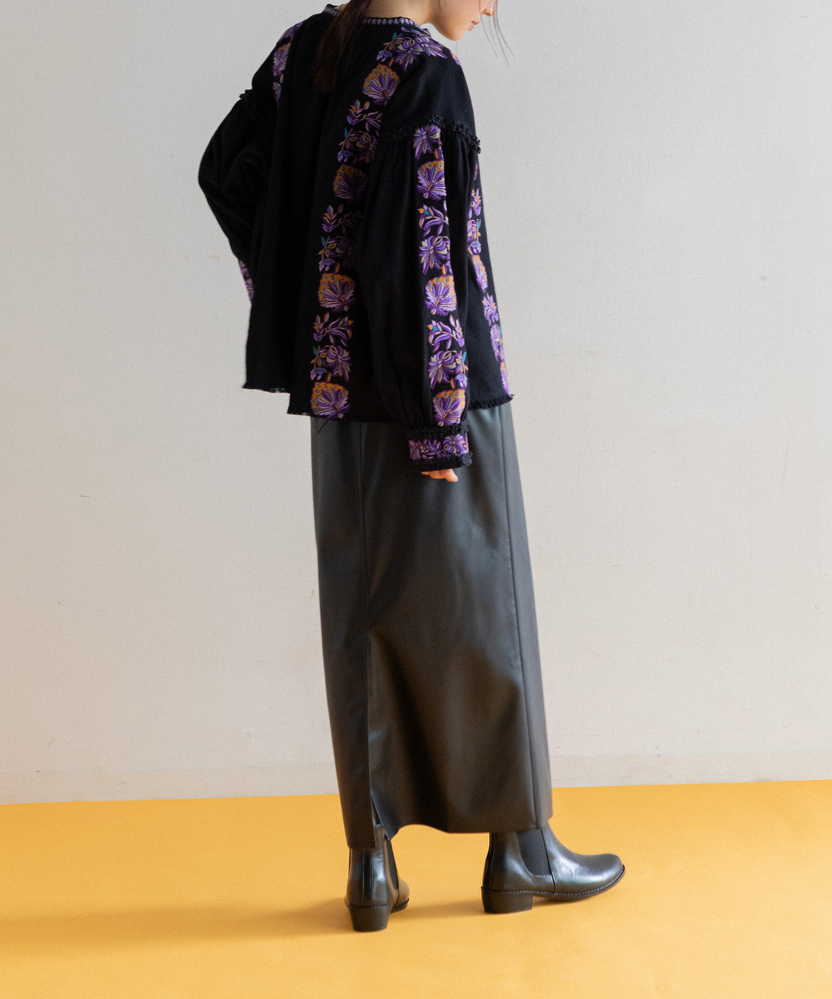 【WOMEN】LEIN リボンテープ刺繍ブラウス