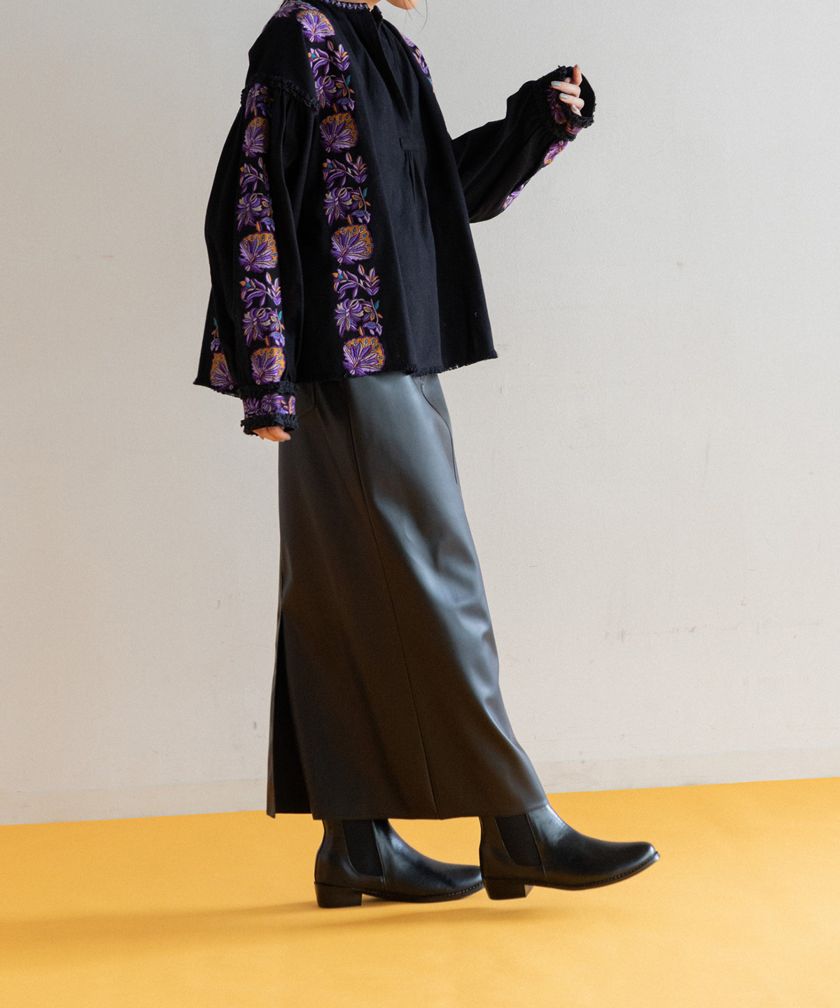 【WOMEN】LEIN リボンテープ刺繍ブラウス