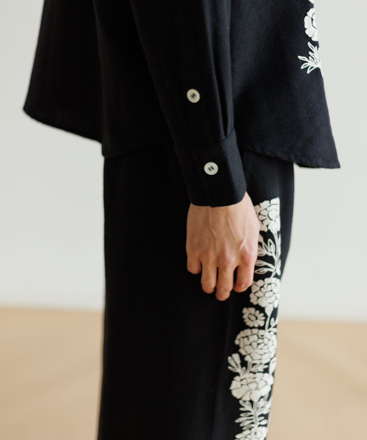 【MEN , WOMEN】LEIN ウールコットンフラワー刺繍シャツ