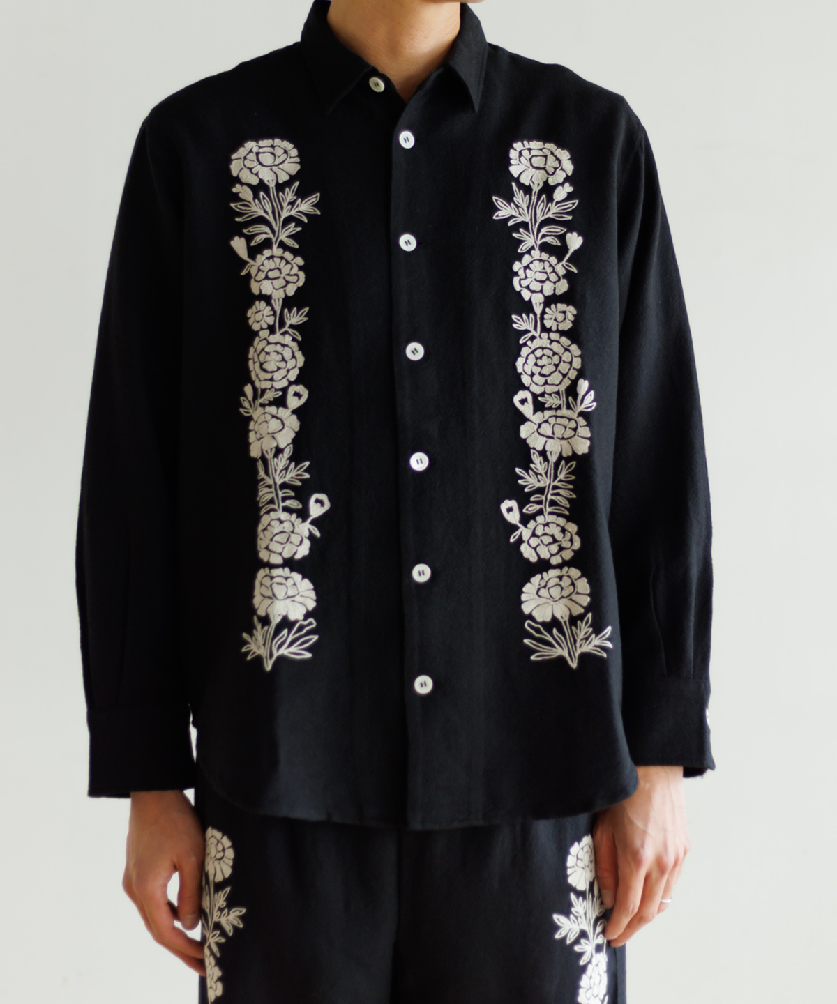 【MEN , WOMEN】LEIN ウールコットンフラワー刺繍シャツ