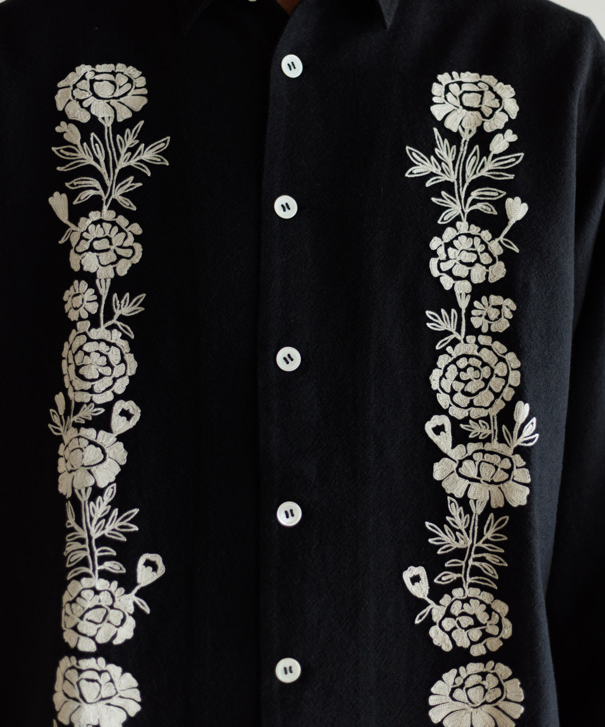 【MEN , WOMEN】LEIN ウールコットンフラワー刺繍シャツ
