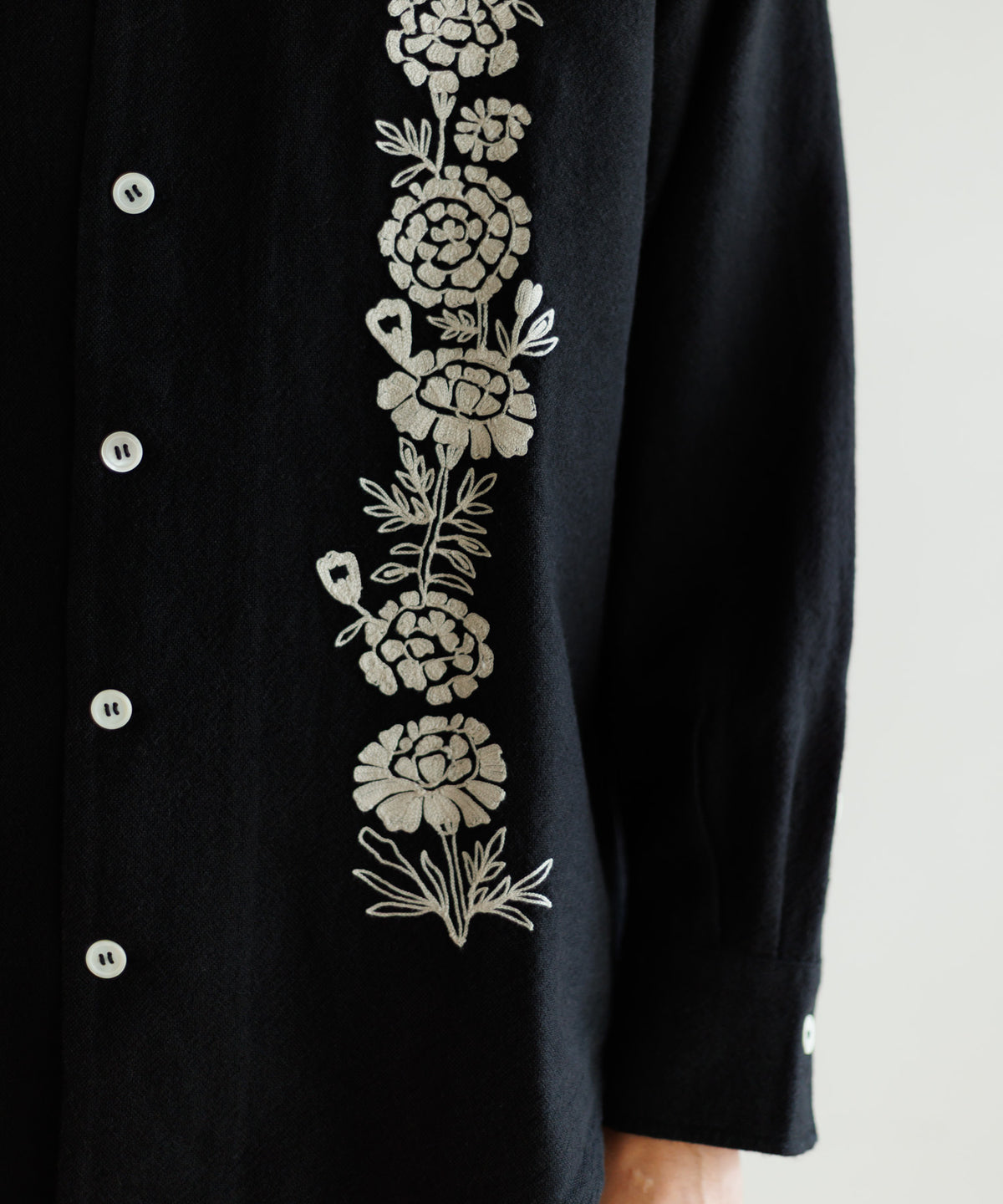 【MEN , WOMEN】LEIN ウールコットンフラワー刺繍シャツ