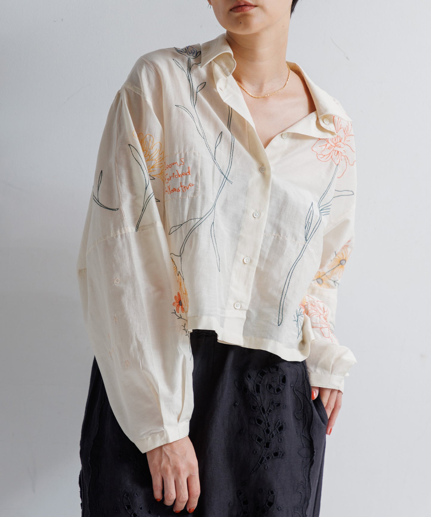 【WOMEN】LEIN コットンシルクボタニカル刺繍シャツ