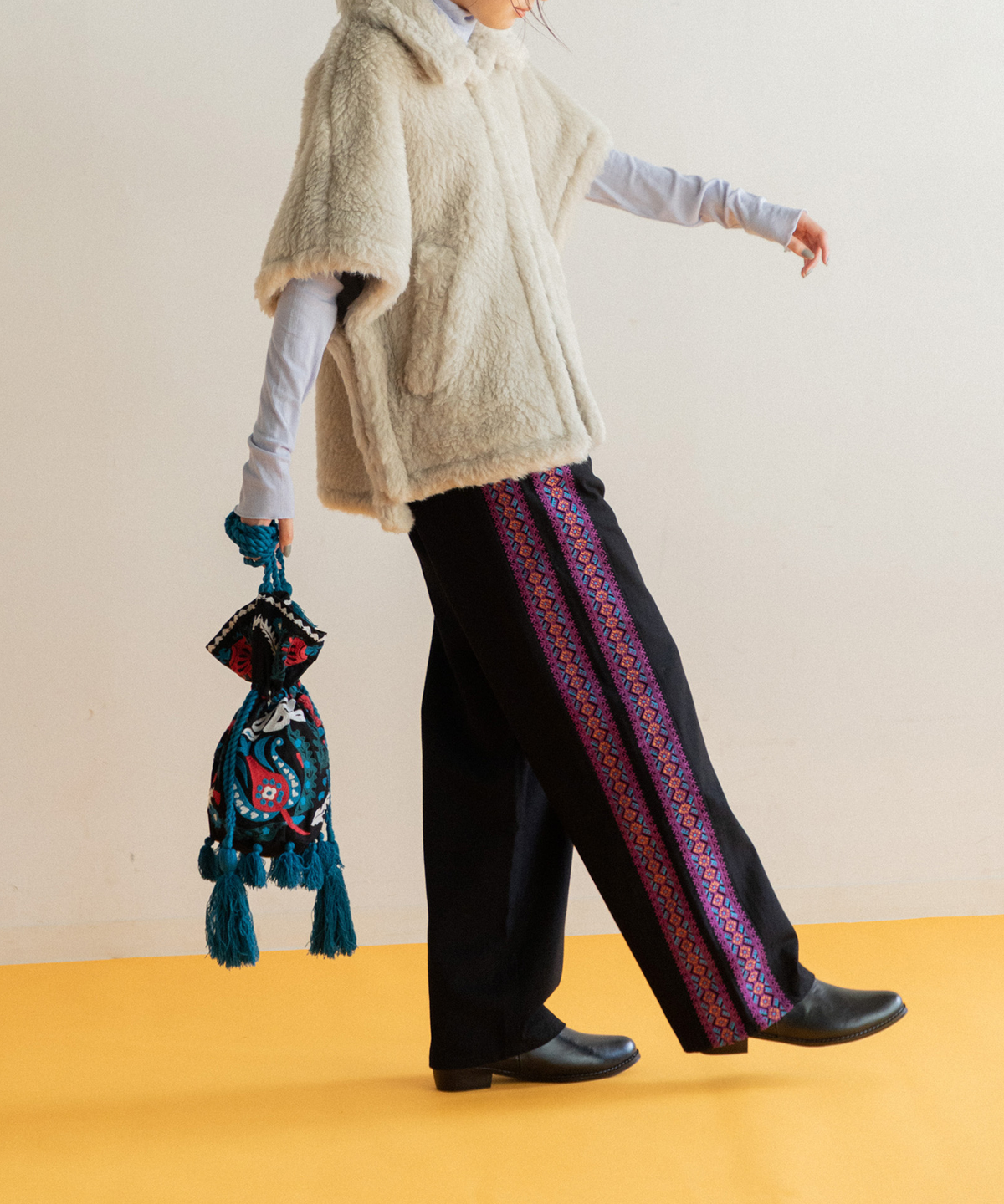 【WOMEN】LEIN 縦刺繍パンツ