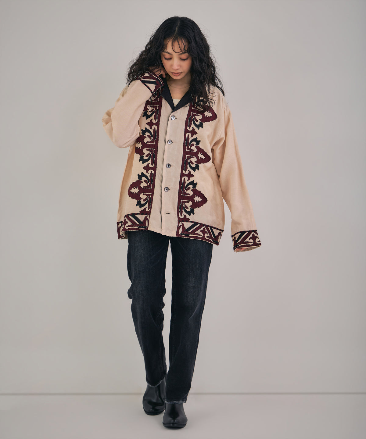 【MEN , WOMEN】オーナメント刺繍スラブレーヨンシャツ