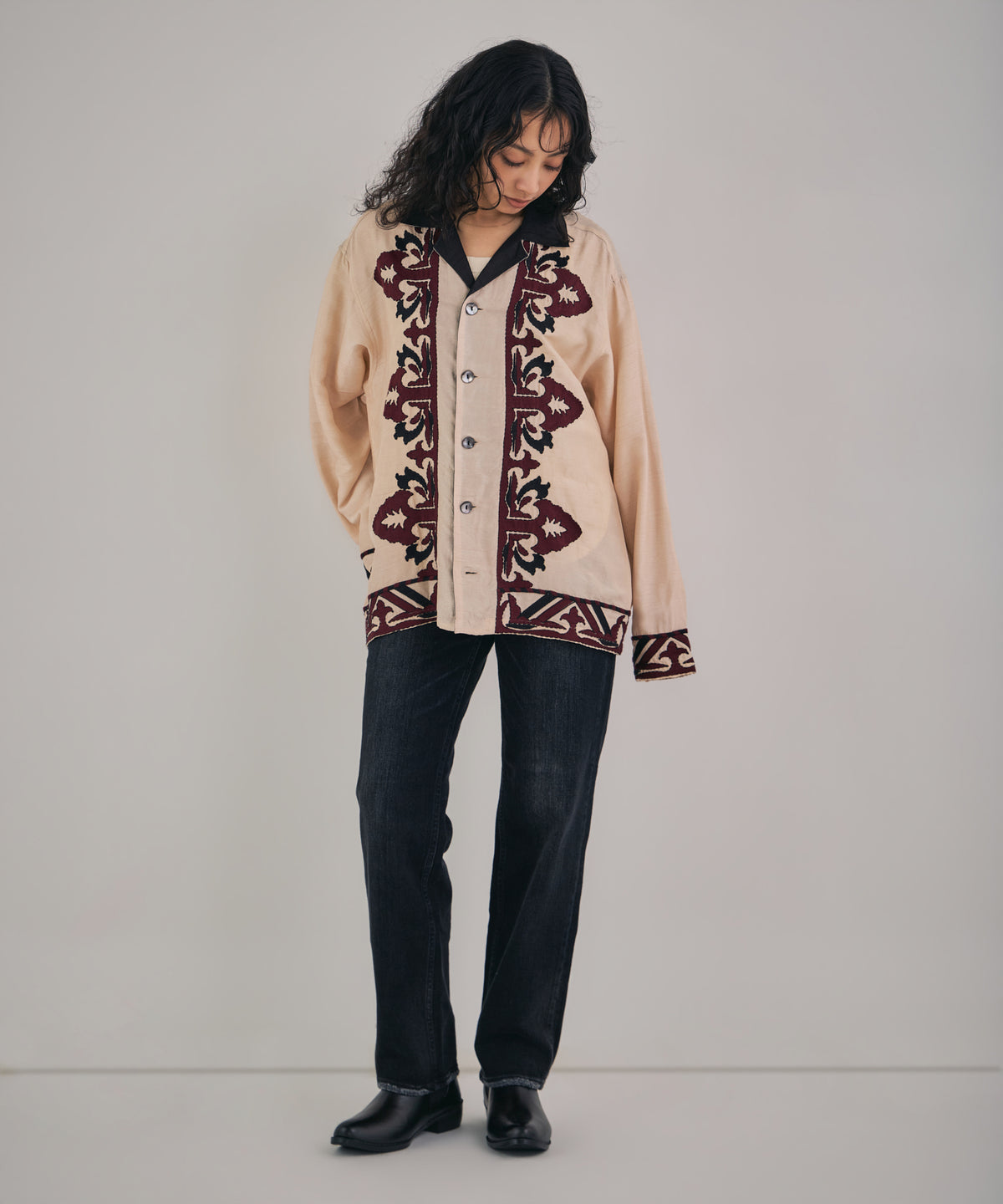 【MEN , WOMEN】オーナメント刺繍スラブレーヨンシャツ