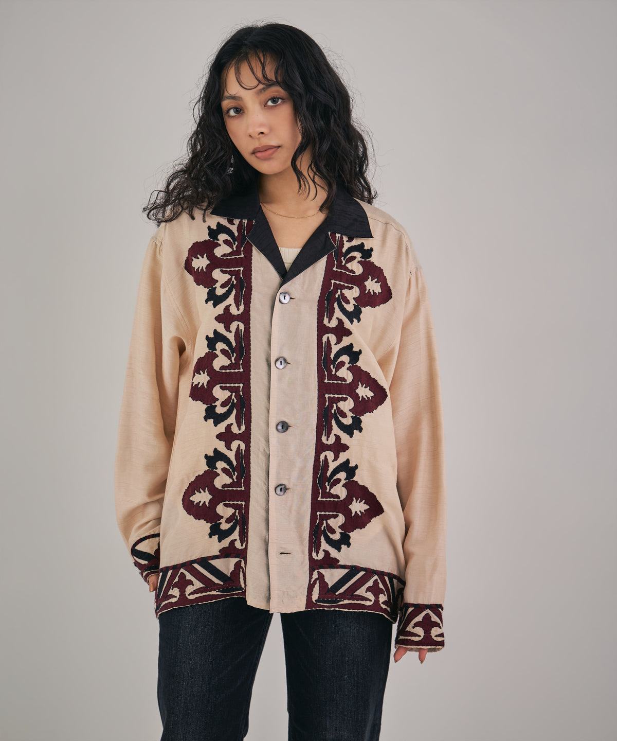 【MEN , WOMEN】オーナメント刺繍スラブレーヨンシャツ
