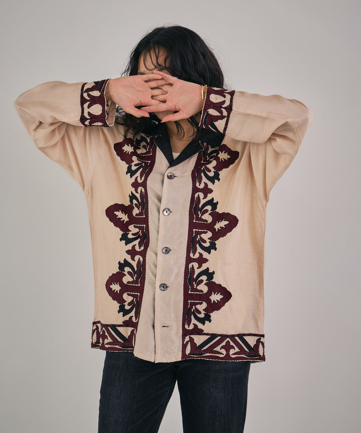 【MEN , WOMEN】オーナメント刺繍スラブレーヨンシャツ