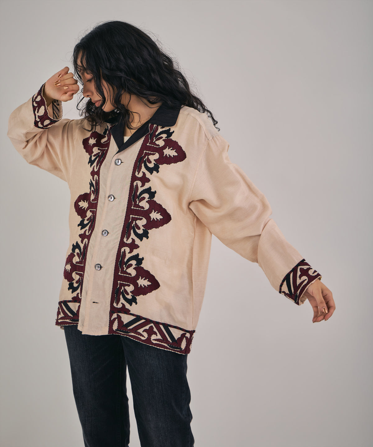 【MEN , WOMEN】オーナメント刺繍スラブレーヨンシャツ