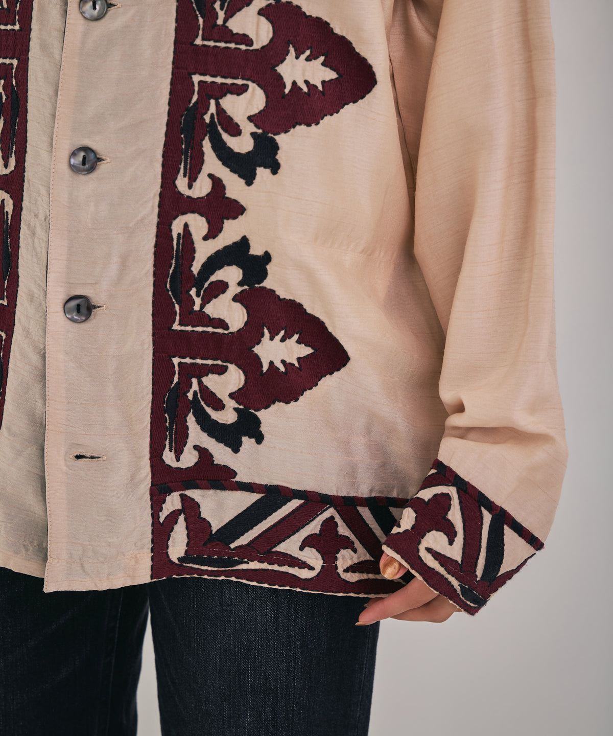 【MEN , WOMEN】オーナメント刺繍スラブレーヨンシャツ
