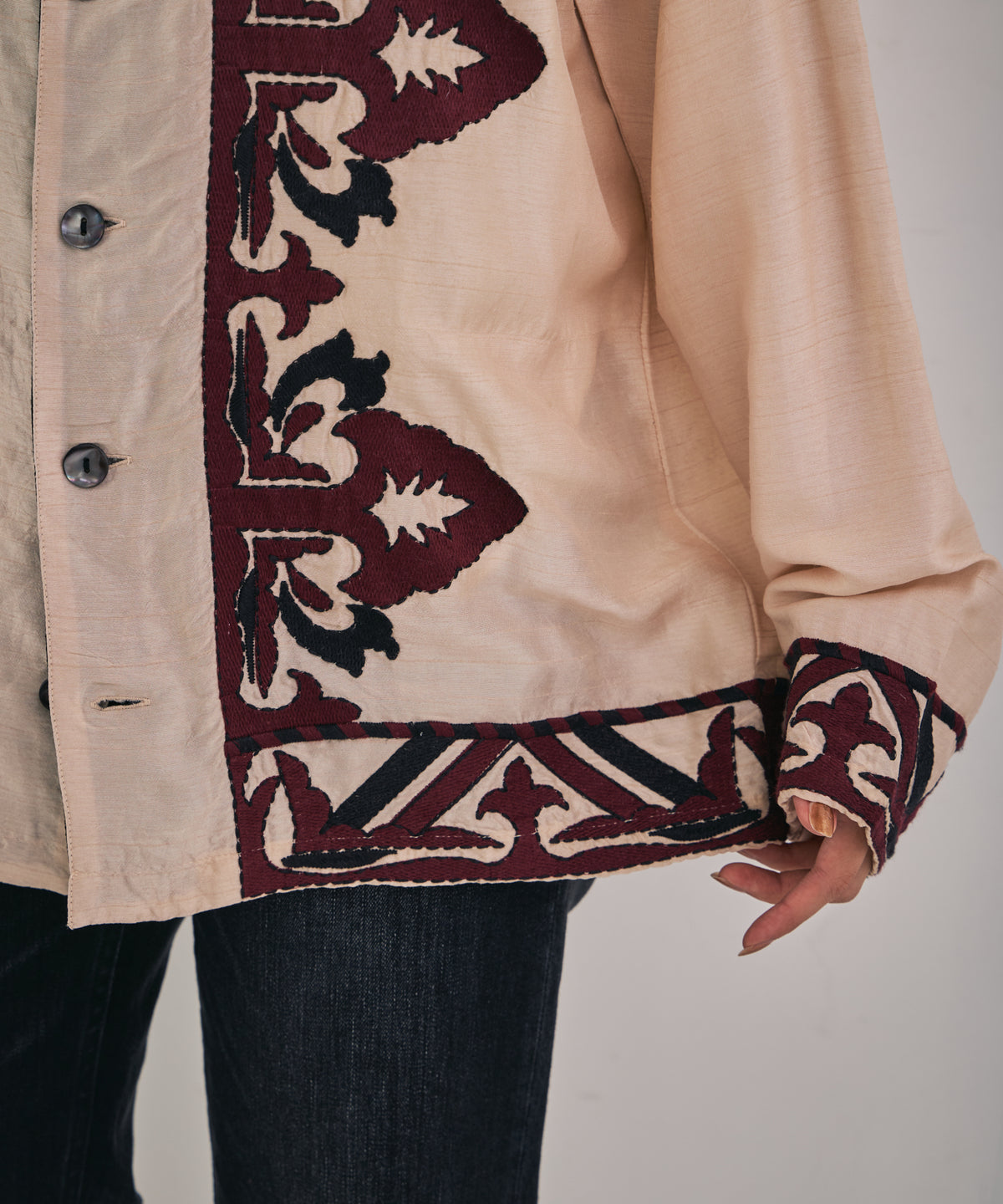 【MEN , WOMEN】オーナメント刺繍スラブレーヨンシャツ