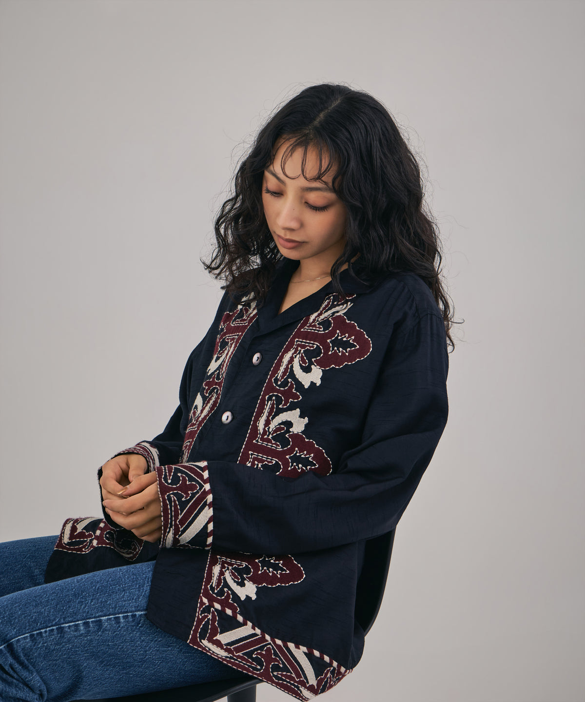【MEN , WOMEN】オーナメント刺繍スラブレーヨンシャツ