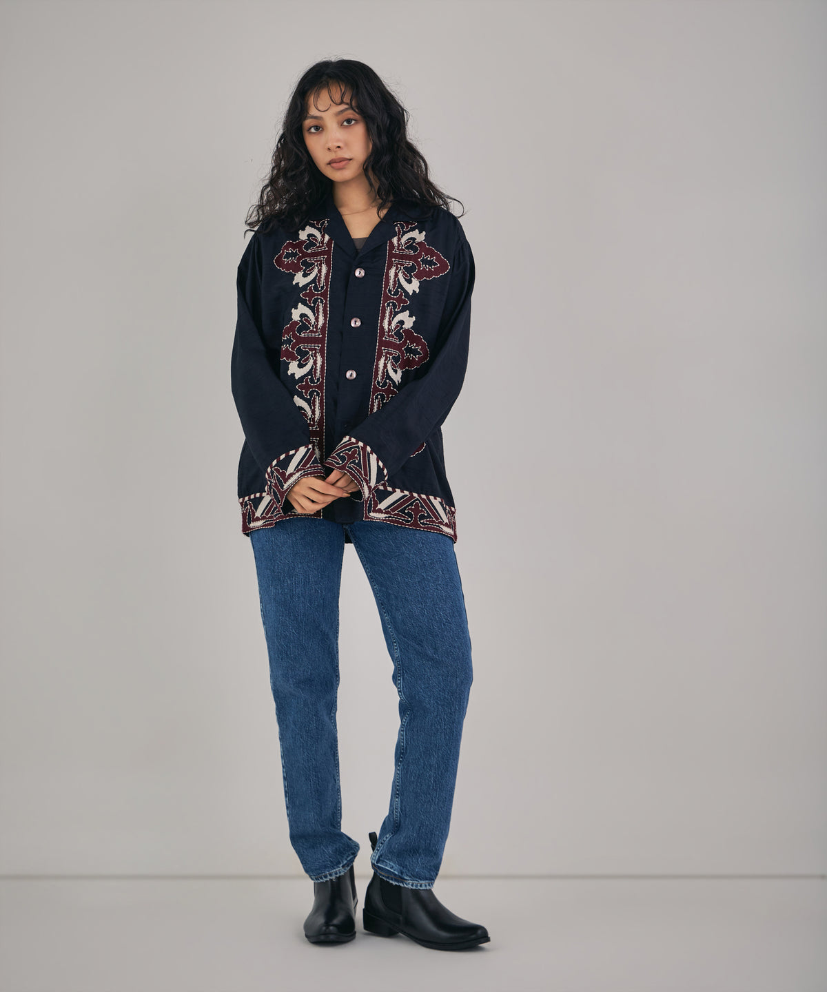 【MEN , WOMEN】オーナメント刺繍スラブレーヨンシャツ