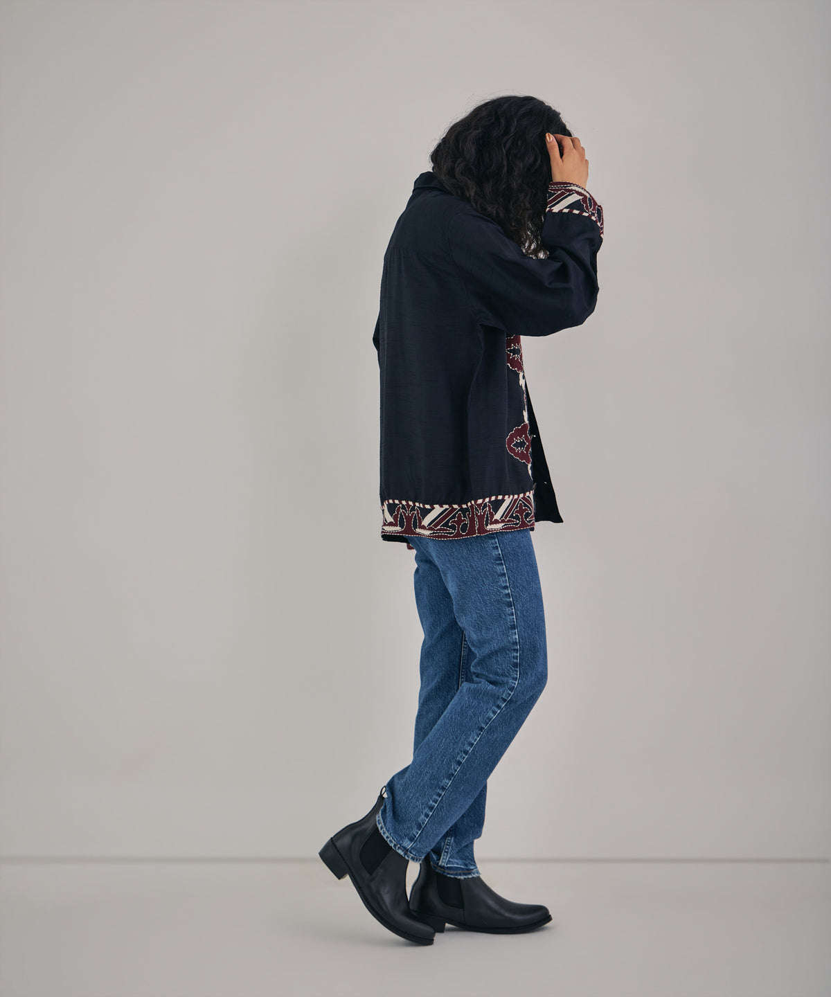 【MEN , WOMEN】オーナメント刺繍スラブレーヨンシャツ