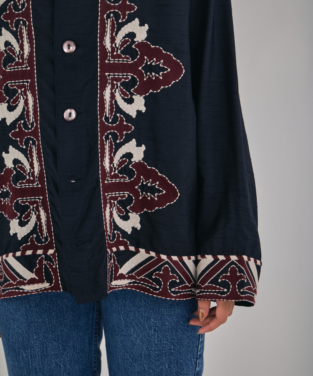 【MEN , WOMEN】オーナメント刺繍スラブレーヨンシャツ
