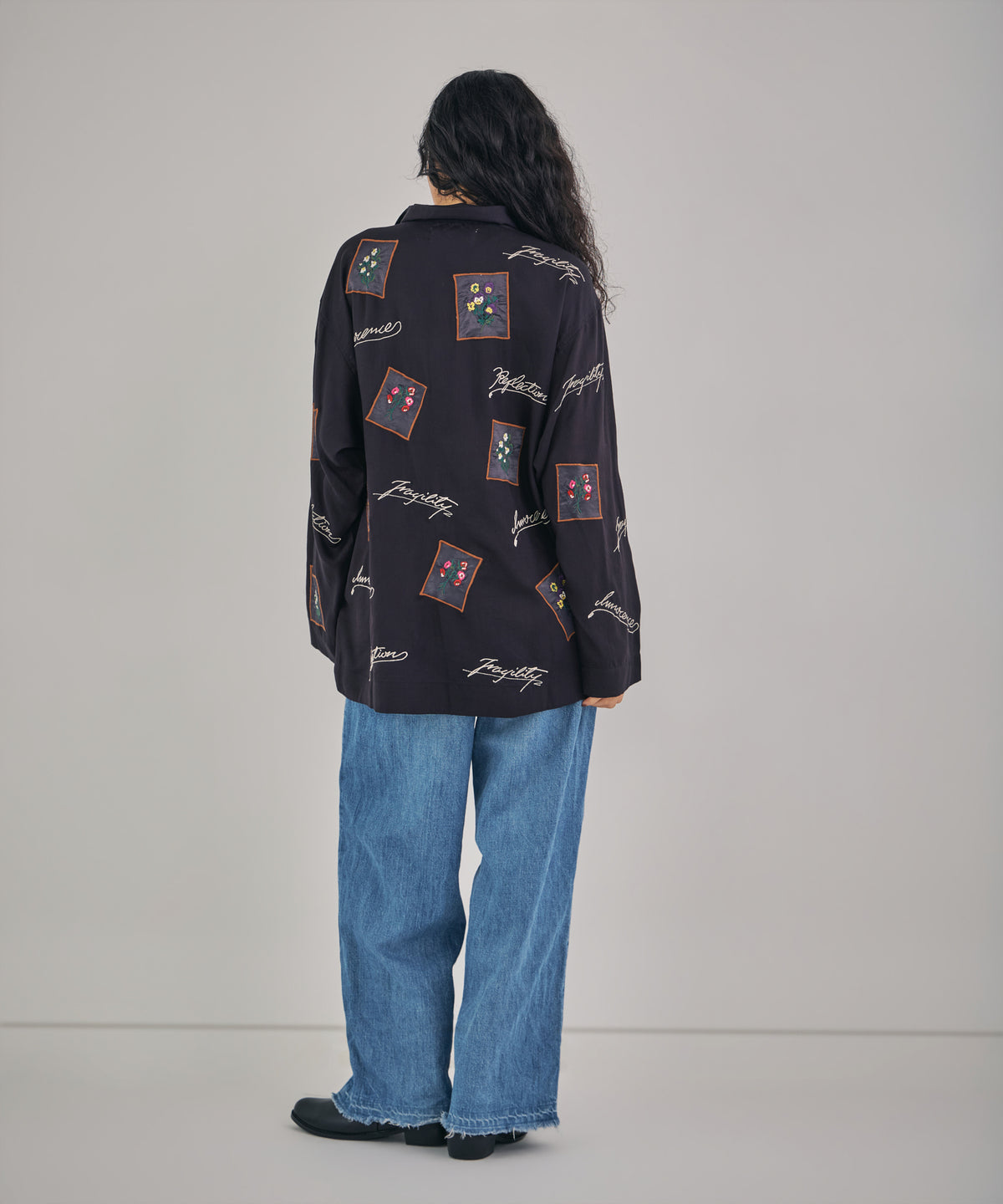 【MEN , WOMEN】フラワーカードアップリケ刺繍シャツ