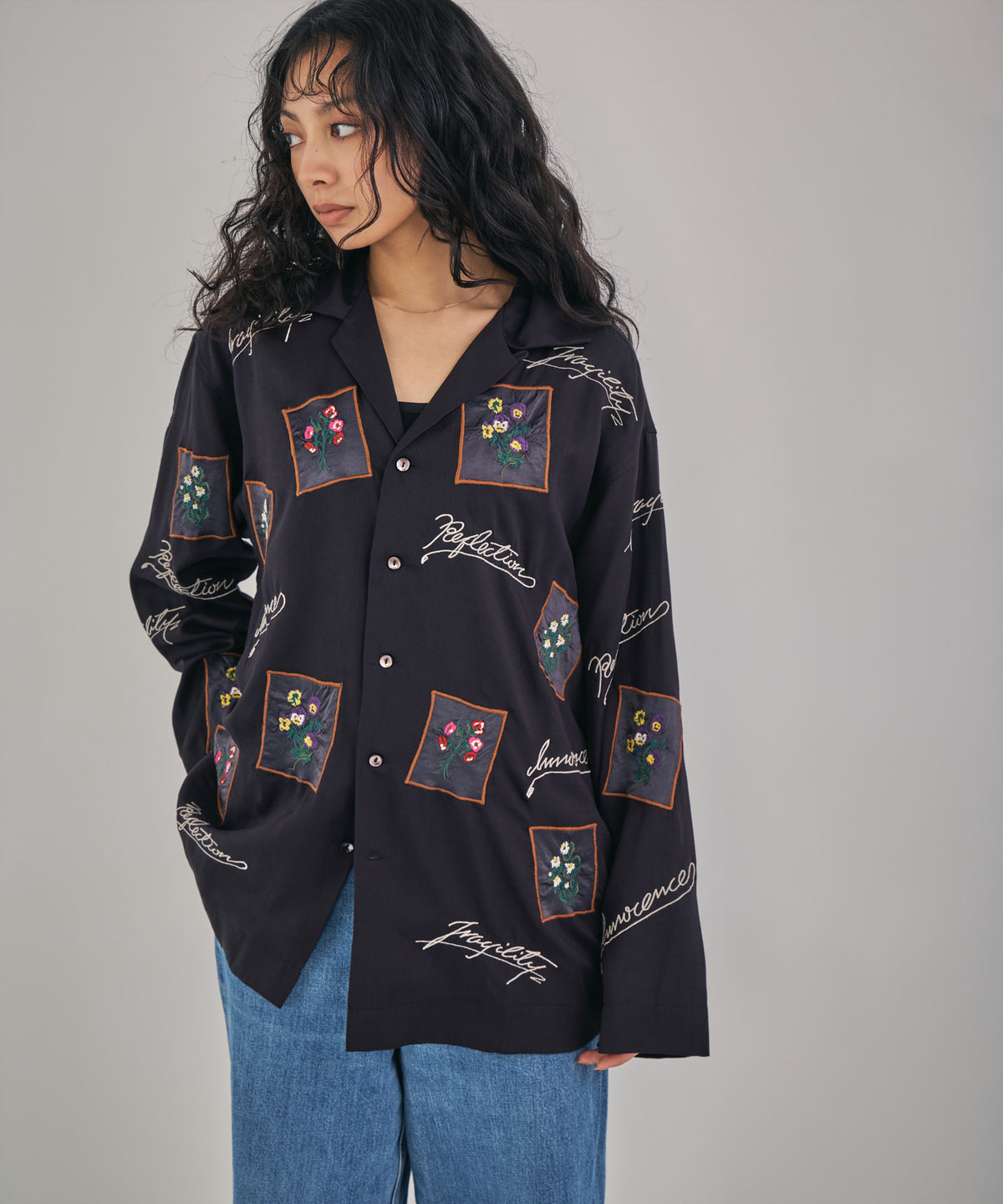 【MEN , WOMEN】フラワーカードアップリケ刺繍シャツ