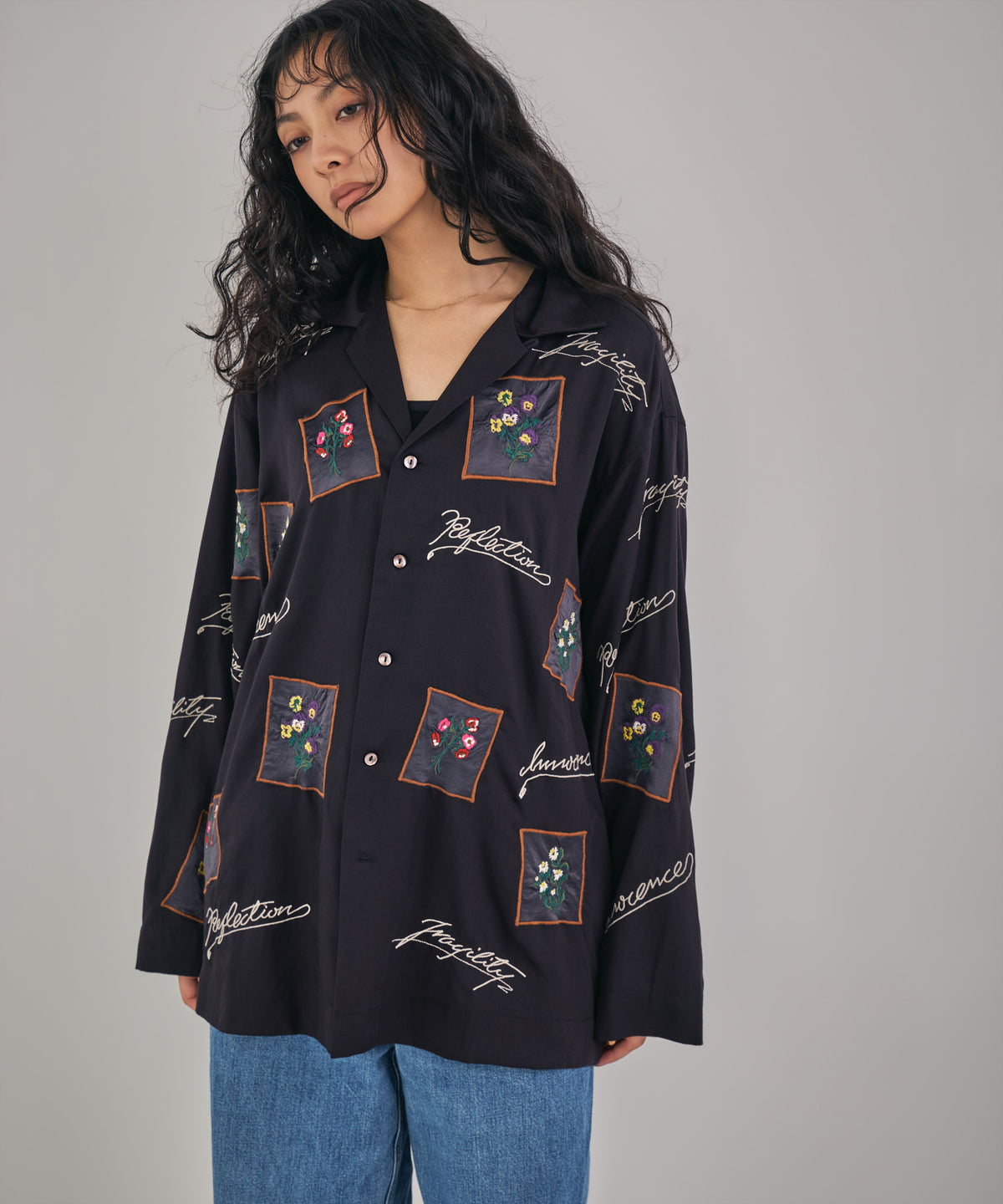 【MEN , WOMEN】フラワーカードアップリケ刺繍シャツ