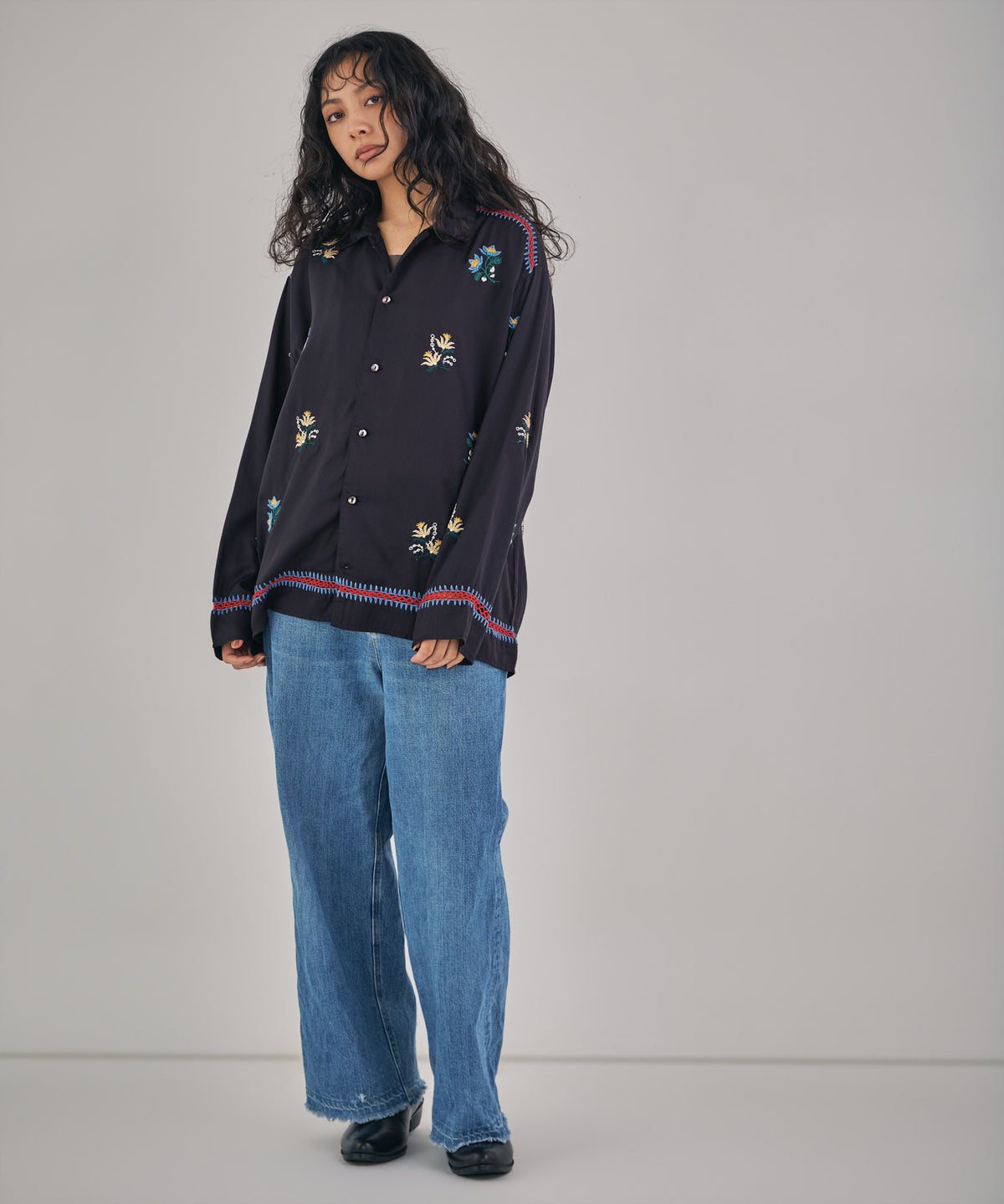 【MEN , WOMEN】LEIN フラワー刺繍カギ針クロシェジョイントシャツ