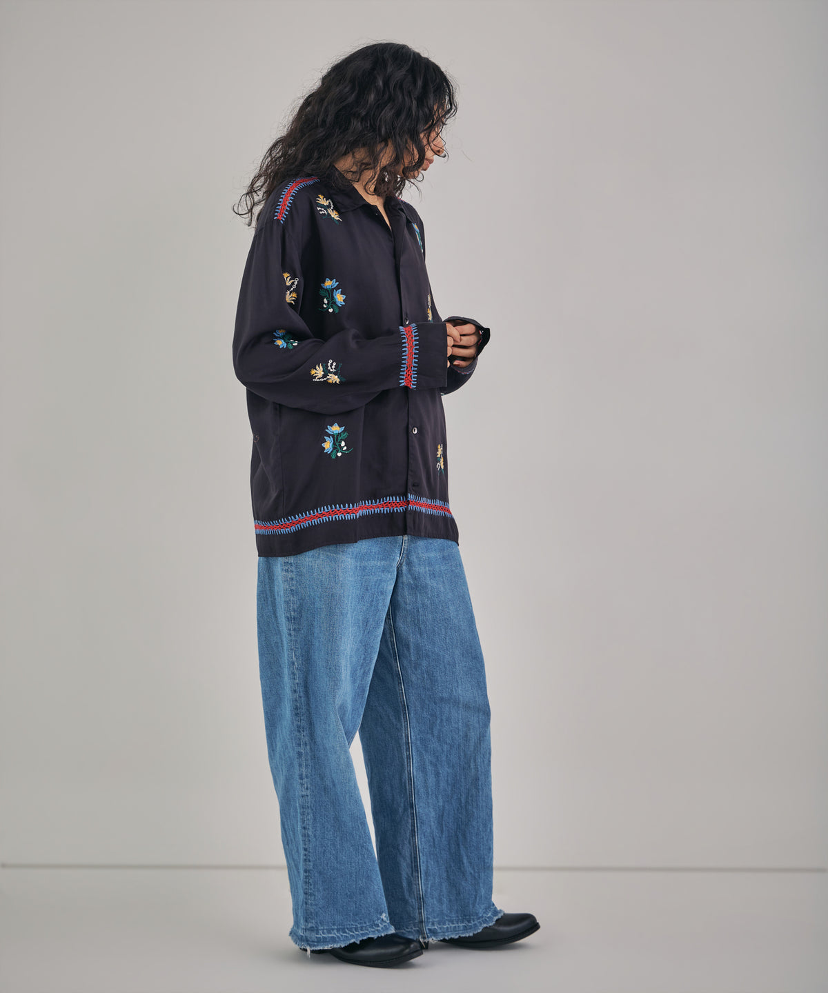 【MEN , WOMEN】LEIN フラワー刺繍カギ針クロシェジョイントシャツ