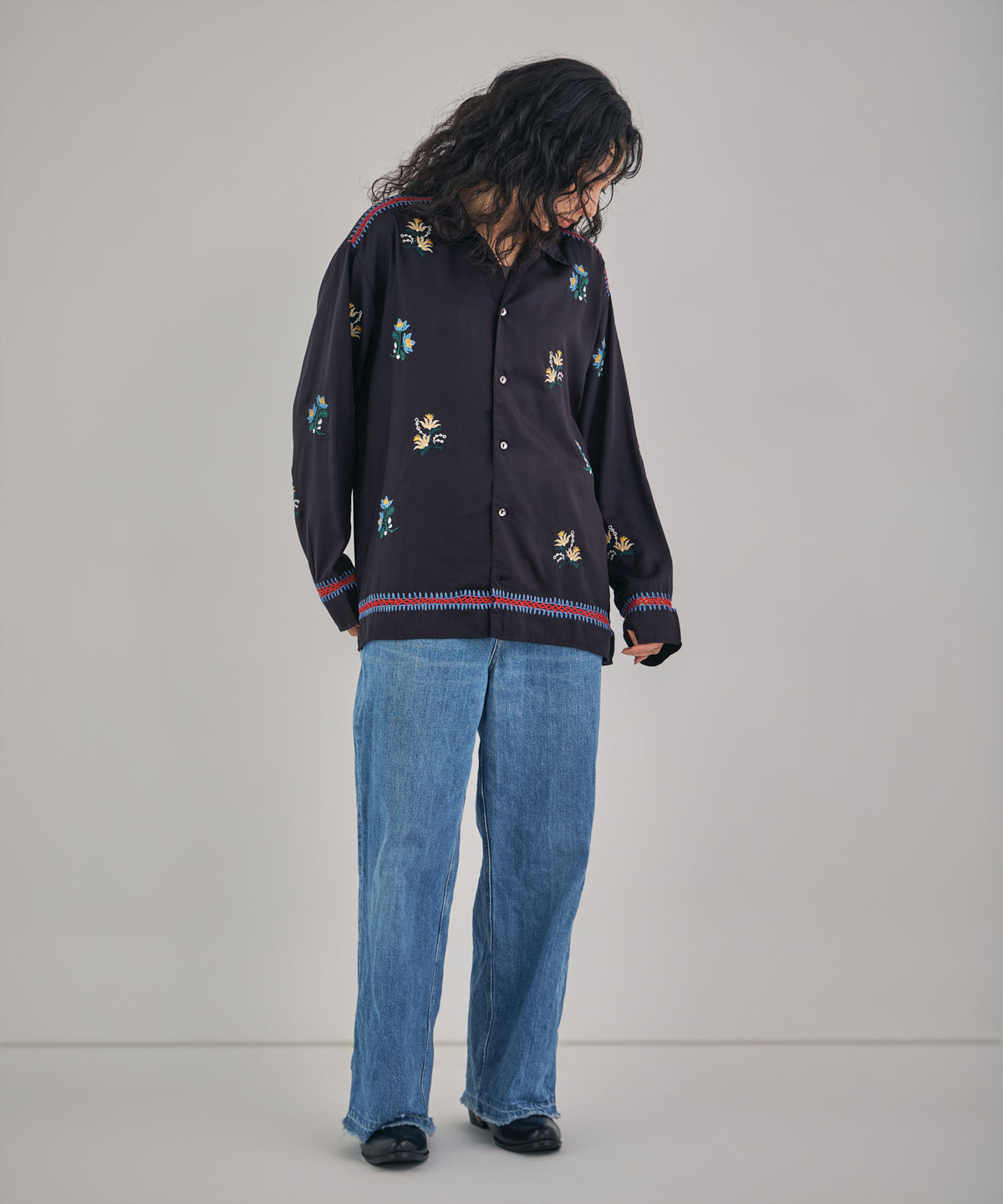 【MEN , WOMEN】LEIN フラワー刺繍カギ針クロシェジョイントシャツ