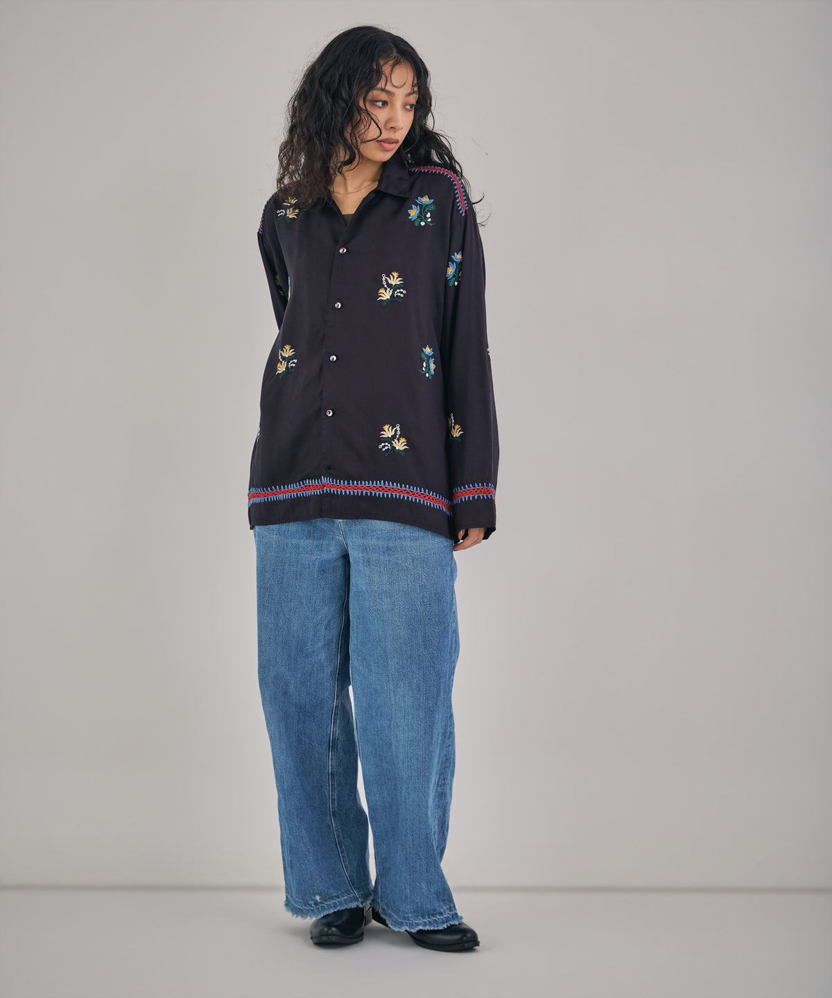 【MEN , WOMEN】LEIN フラワー刺繍カギ針クロシェジョイントシャツ