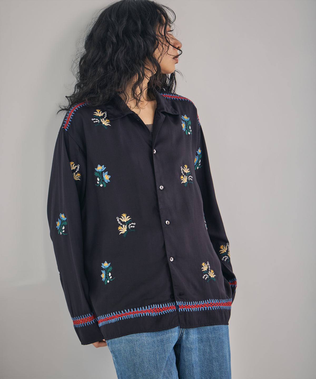 【MEN , WOMEN】LEIN フラワー刺繍カギ針クロシェジョイントシャツ