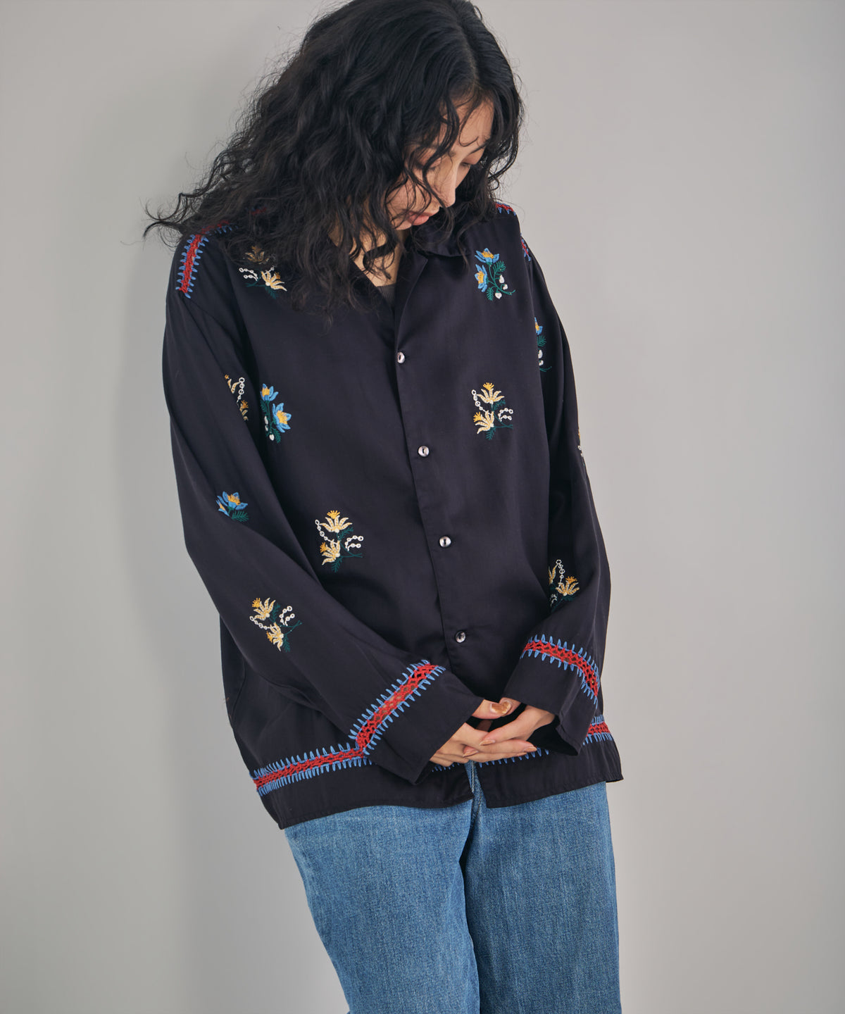 【MEN , WOMEN】LEIN フラワー刺繍カギ針クロシェジョイントシャツ