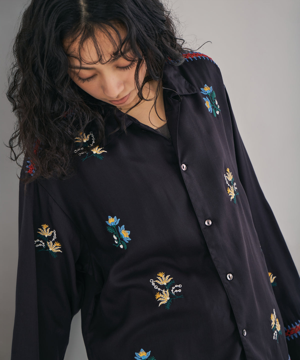 【MEN , WOMEN】LEIN フラワー刺繍カギ針クロシェジョイントシャツ