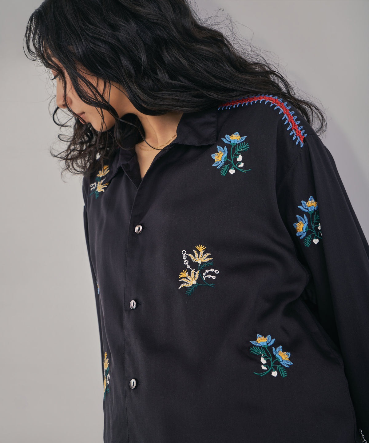 【MEN , WOMEN】LEIN フラワー刺繍カギ針クロシェジョイントシャツ